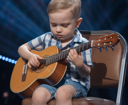 A tiny first grader stepped onto the stage, looking shy and unassuming, then he opened his mouth, and the entire room froze, With a voice far beyond his years, he delivered a jaw dropping Johnny Cash classic, leaving the audience in stunned silence, Gasps turned into thunderous applause as he proved talent has no age